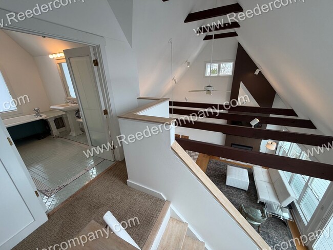 Building Photo - Beautifully updated 3 bed 2 bath house in Miller Beach.