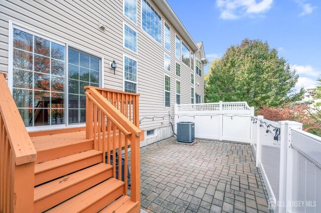 Building Photo - 304 Cambridge Dr