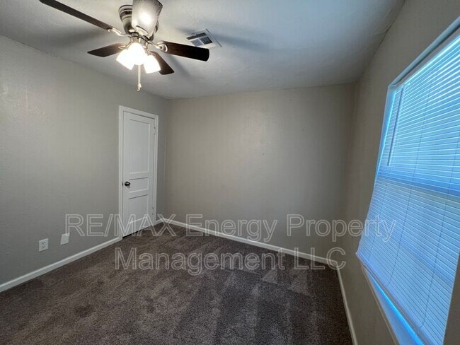 Building Photo - 2224 Doris Ave