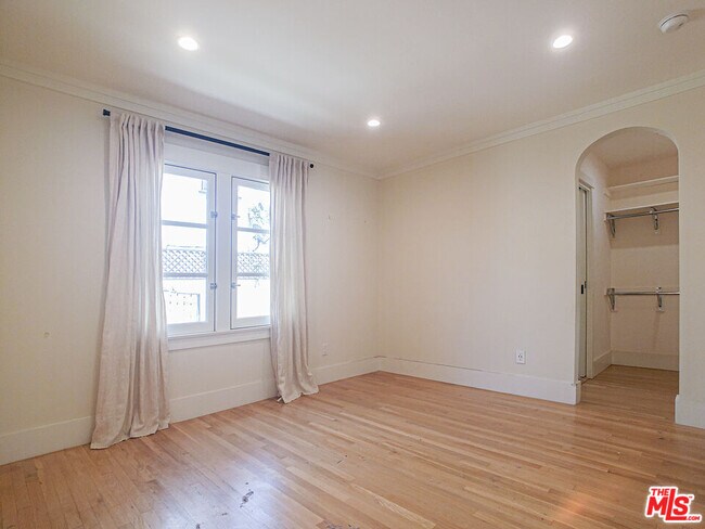 Building Photo - 1206 S Longwood Ave