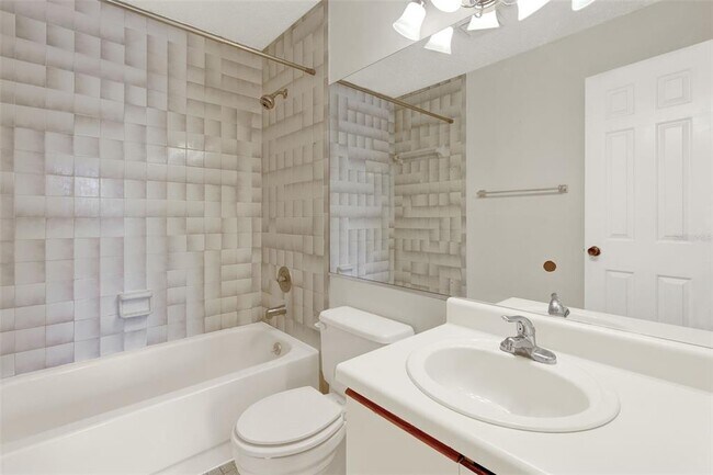 Building Photo - 3267 Forest Oaks Ct