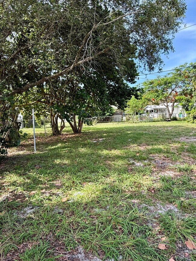 Building Photo - 171 Princess Dr