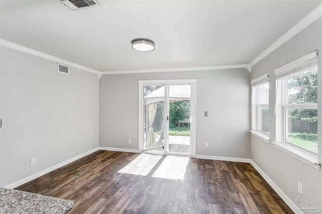 Building Photo - 394 Rosewood Dr