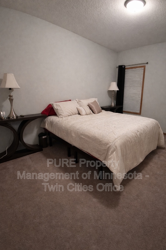 Building Photo - 15584 Empress Ave N