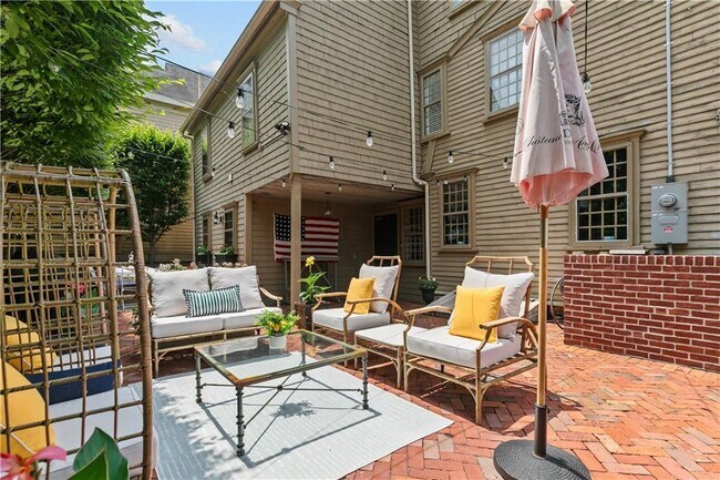 Building Photo - 35 2nd St