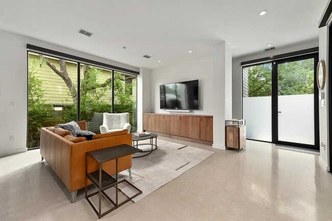 Building Photo - 1208 Hillside Ave