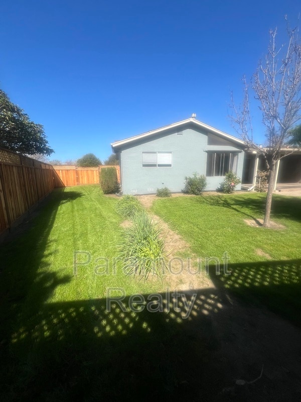 Building Photo - 7698 Redbud Ct