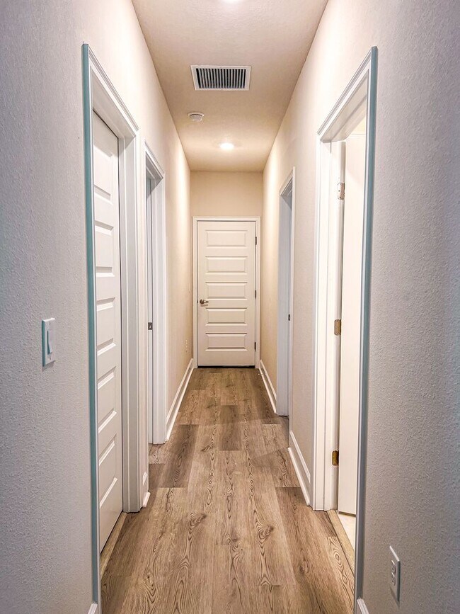 Building Photo - Beautiful 3 Bedroom Home with Pond View & No Rear Neighbors