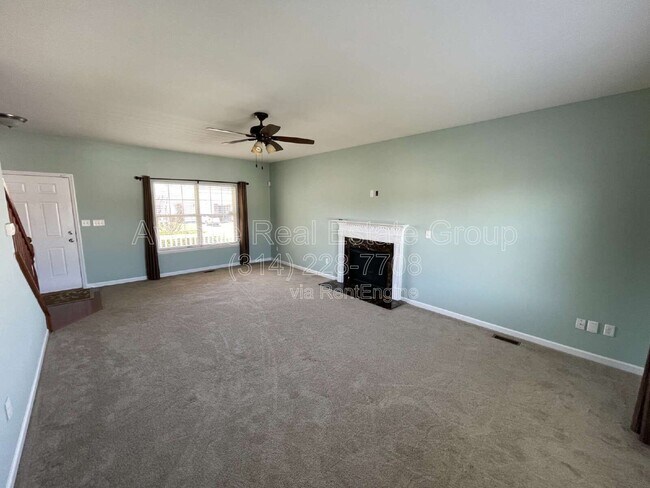 Building Photo - 5533 Emerald Pl Dr
