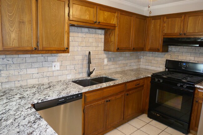 Building Photo - 1426 E 38th St