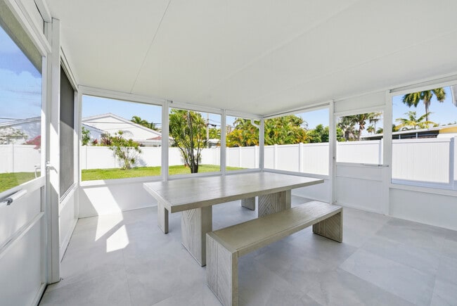 Building Photo - 2001 NE 17th Way