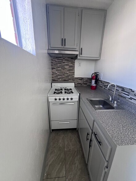 Building Photo - 814 W 147th St