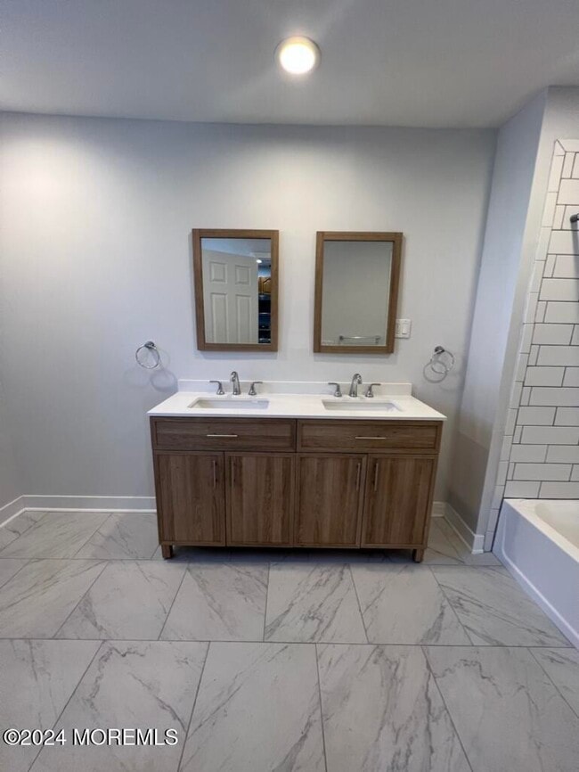 Building Photo - 615 2nd Ave