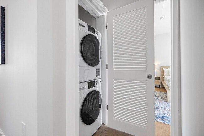 Building Photo - 693 Sutter St