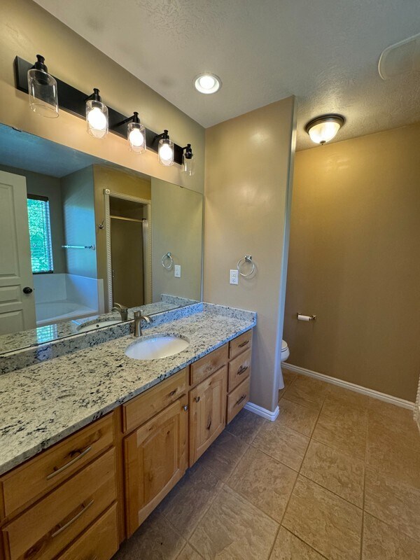 Building Photo - 8291 Water Oak Dr