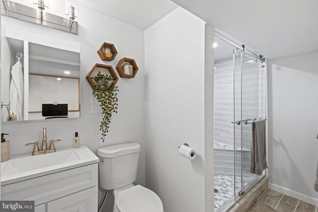 Building Photo - 4500 Eastway Ct