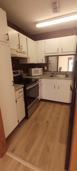 Building Photo - 521 Courtwood Ln