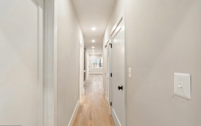 Building Photo - 2011 Benning Rd NE