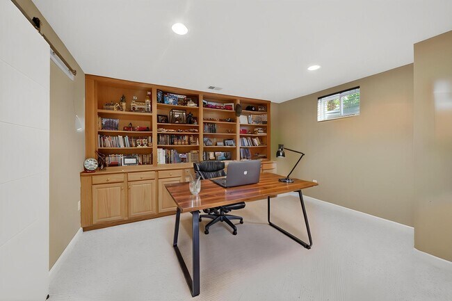 Building Photo - 3980 Ballynahown Cir
