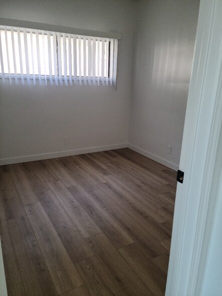 Building Photo - 2026 Hermosa Ave