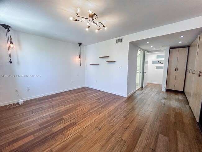 Building Photo - 163 N Shore Dr
