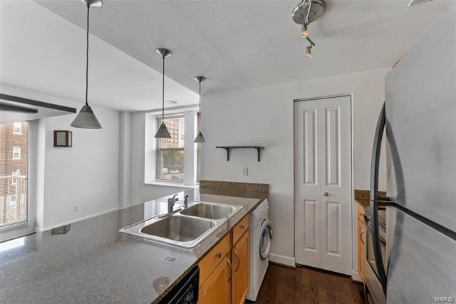 Building Photo - 5539 Pershing Ave