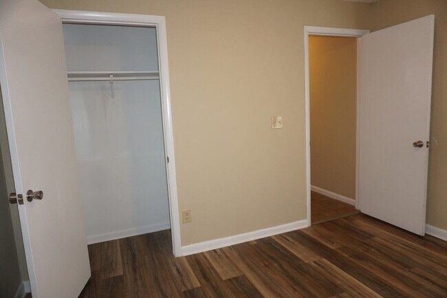 Building Photo - 2/2 townhome