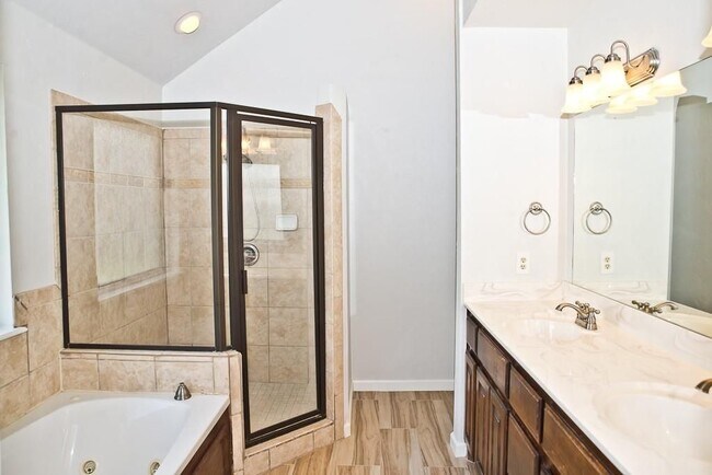 Building Photo - 826 Rickwood Cir