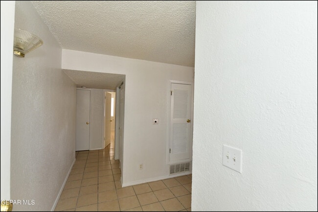 Building Photo - 8933 Kenneth St