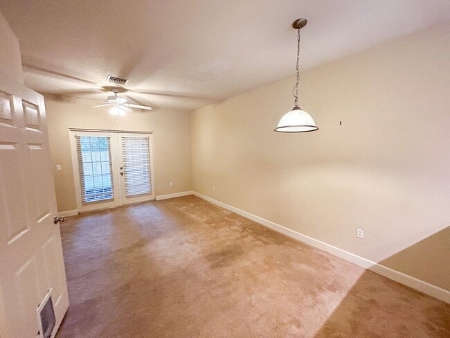 Building Photo - Woods Edge South #130