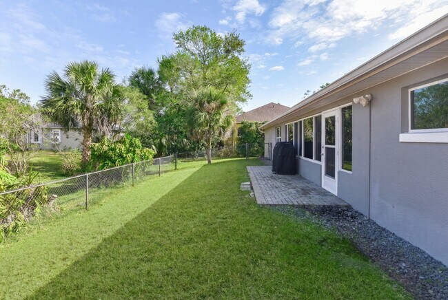 Building Photo - 11 Manderley Ln