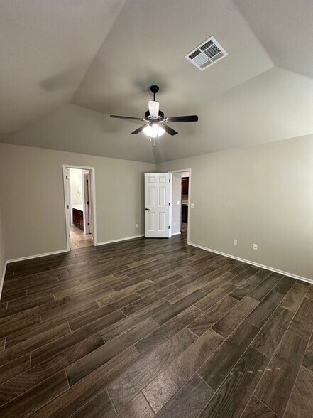 Building Photo - 705 Bobcat Trl