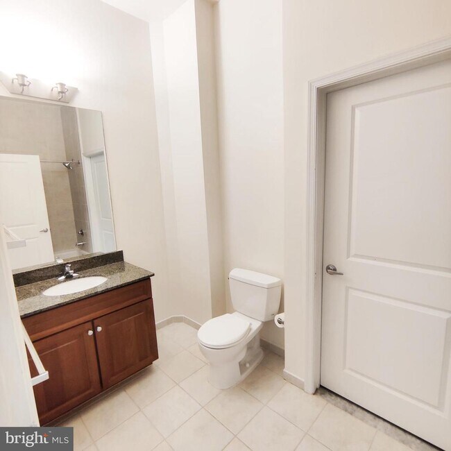 Building Photo - 309 Holland Ln