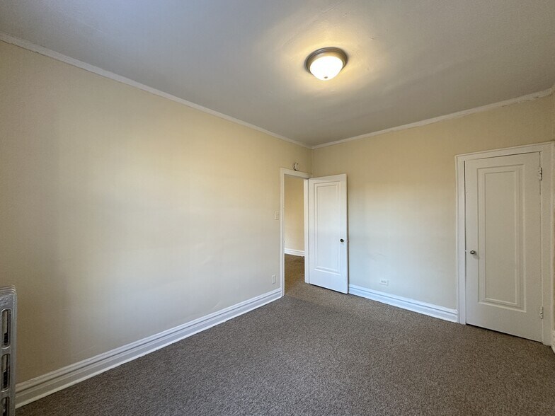 Building Photo - 4834 N Damen Ave