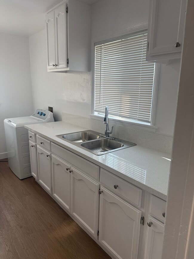 Building Photo - 2918 11th Ave