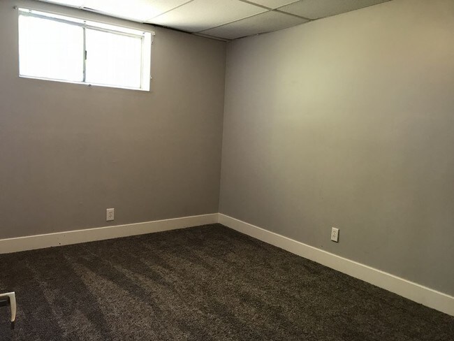 Building Photo - Bright and airy updated basement apartment