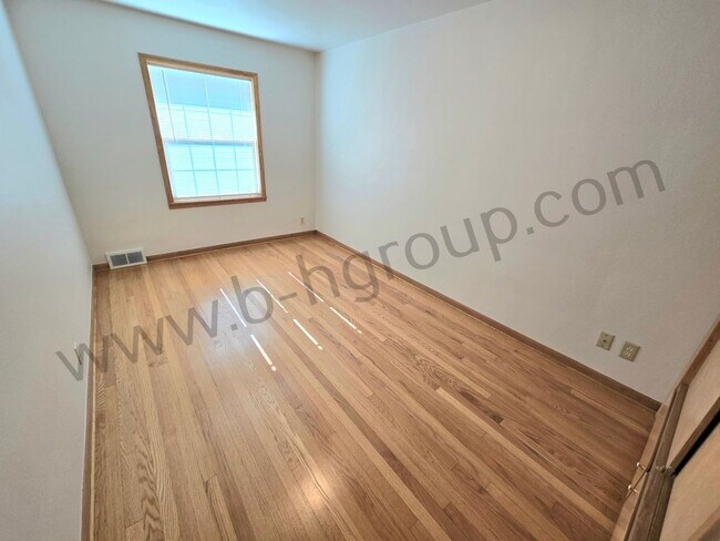 Building Photo - 7833 39th Ave