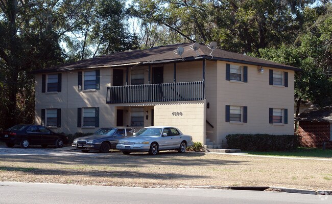Primary Photo - 4500 Pearl St