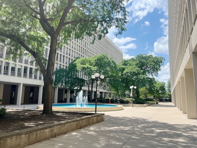 Building Photo - 1401 E 55th St