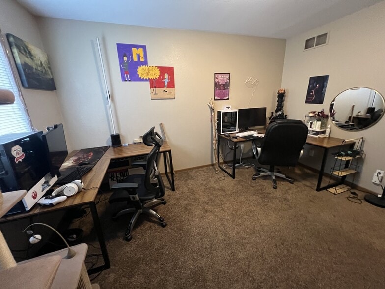 2nd bedroom - 2139 Hummingbird Dr