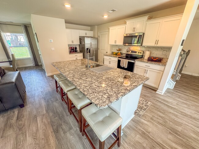 Building Photo - 4410 Remington Ave