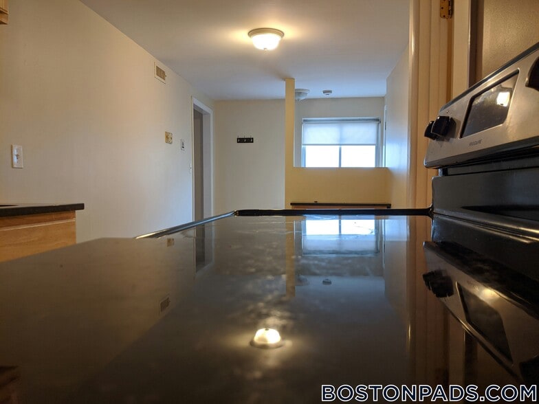 Building Photo - 385 Dorchester St