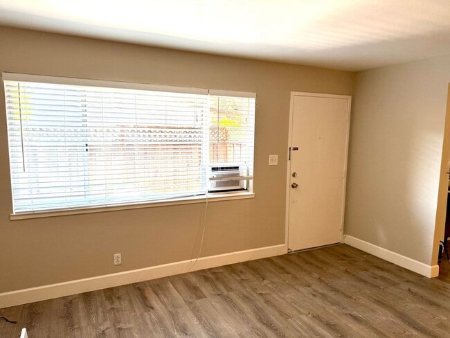 Building Photo - Charming Downtown Los Gatos – Remodeled 1 BR with Private Yard!