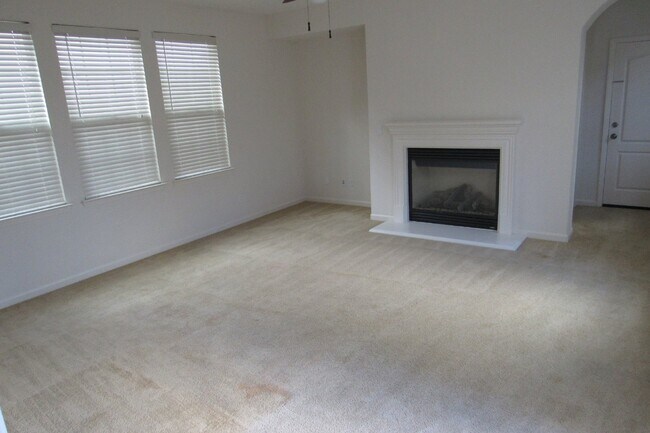 Building Photo - Gorgeous 4 Bed/3 Bath Mountain House Home ...