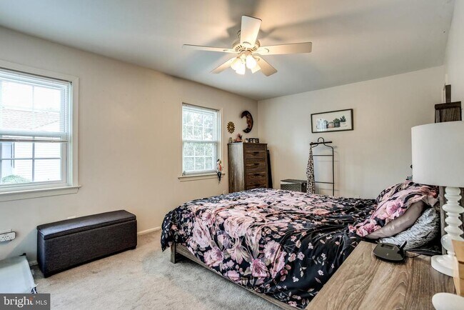 Building Photo - 546 Azalea Dr