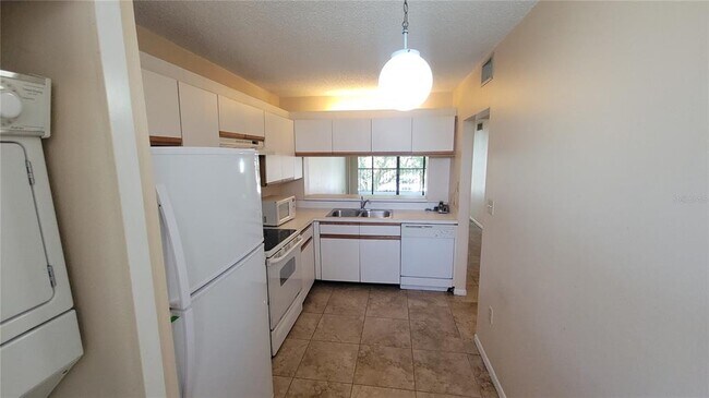 Building Photo - 2424 W Tampa Cir