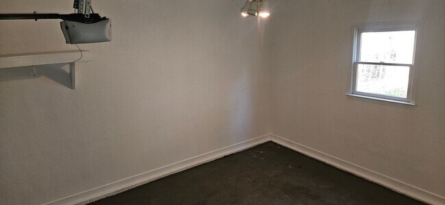 Building Photo - Beautiful, Hard to Find 4br/2.5ba in Cary! Available Now!