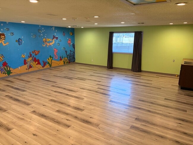 Building Photo - 515