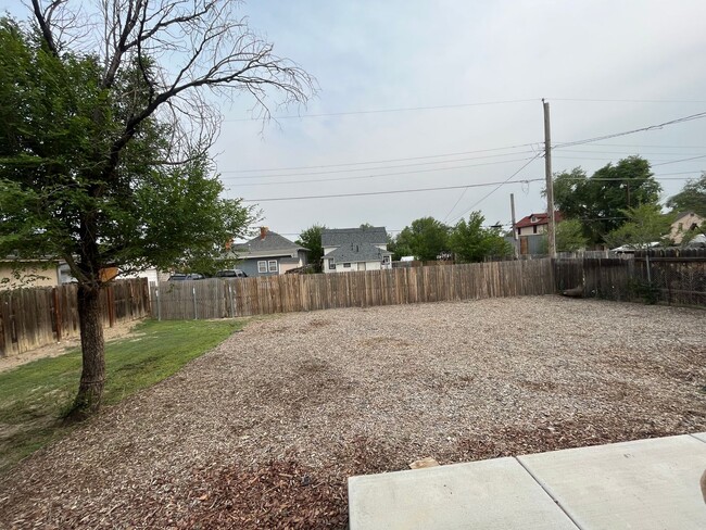 Building Photo - ALL PROSPECTIVE TENANTS MUST SUBMIT A $58 ...