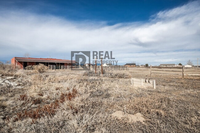 Building Photo - 531 E Milt Dr